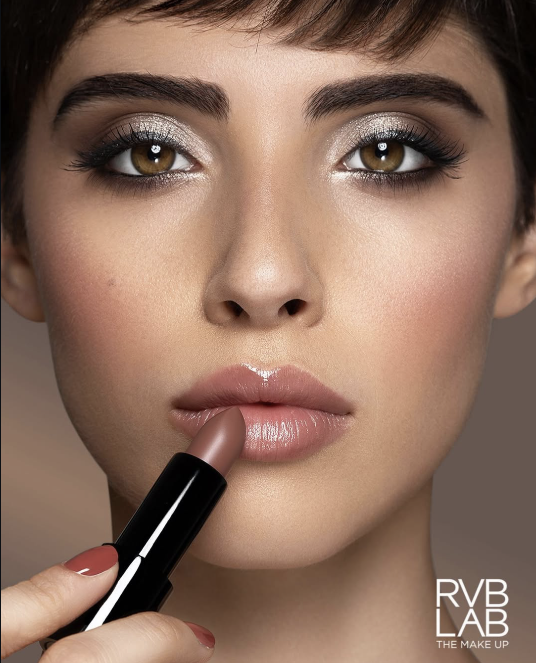 Karnawałowy makijaż z RVB LAB The Make Up