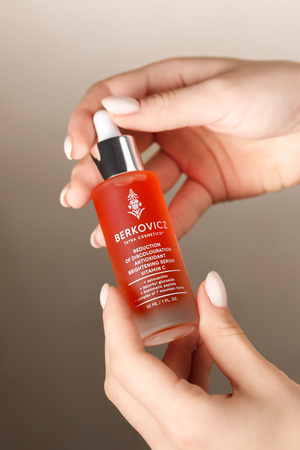 Berkovicz Redukcja przebarwień Antyoksydacyjne serum rozjaśniające Witamina C